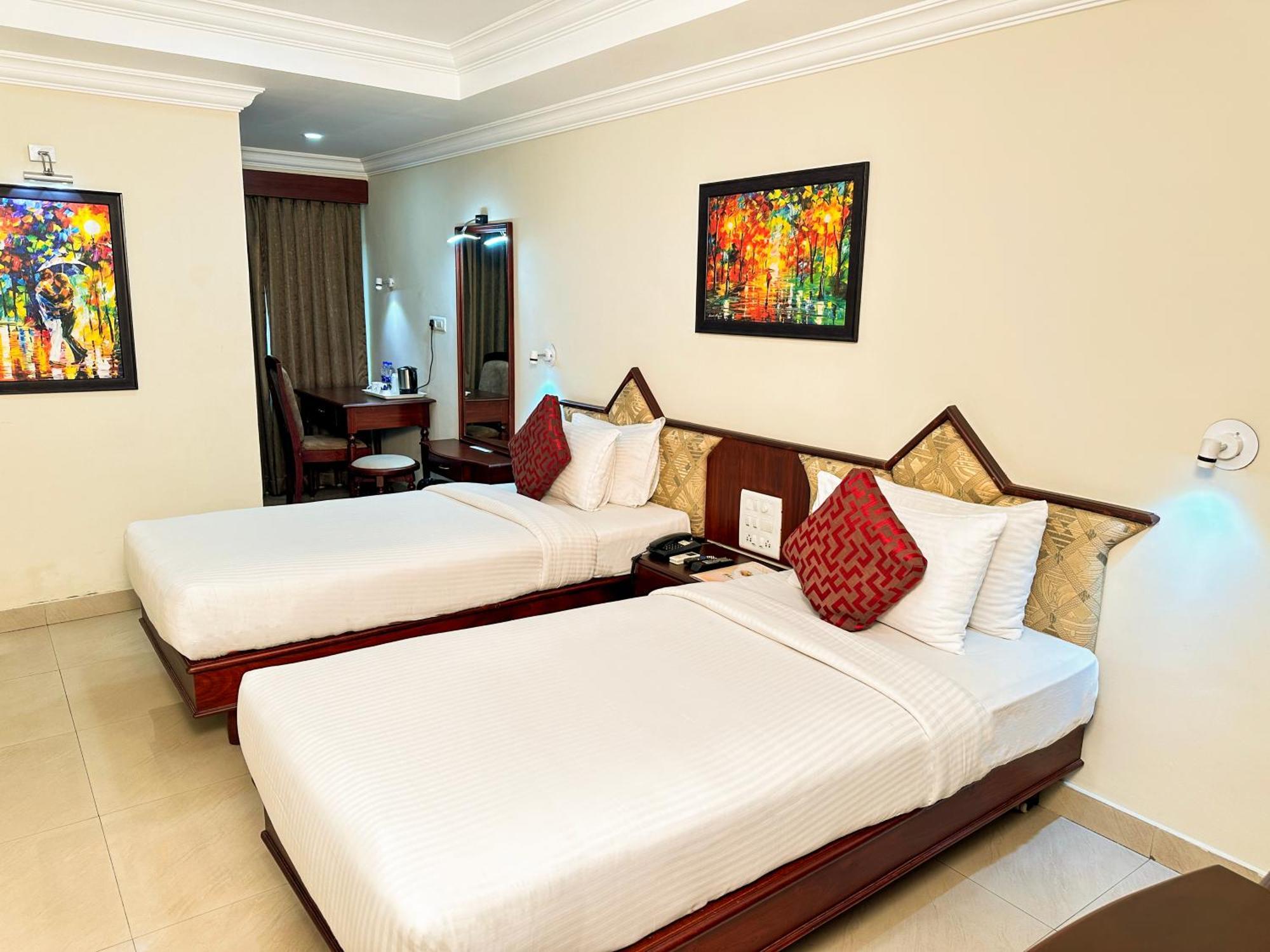 Hotel Prasanth Thiruvananthapuram Bagian luar foto
