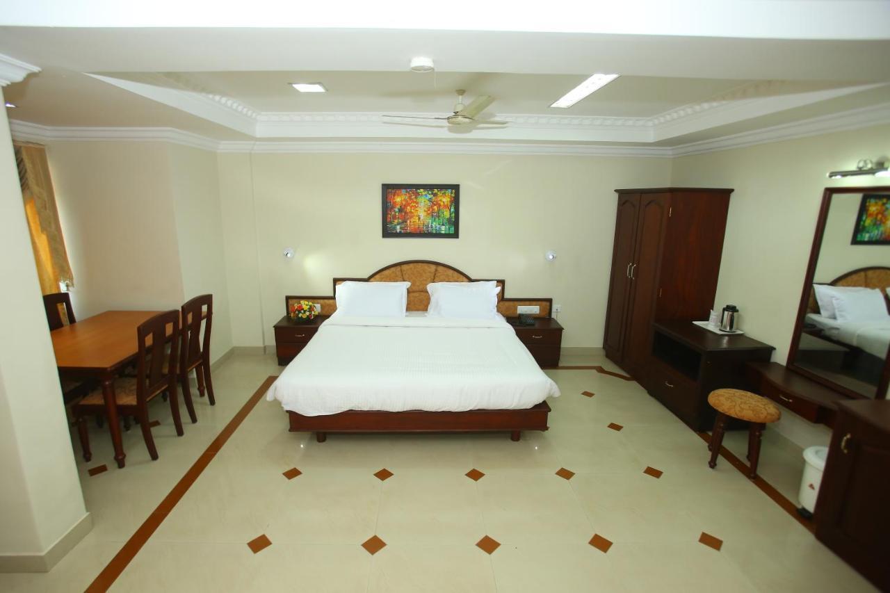 Hotel Prasanth Thiruvananthapuram Bagian luar foto